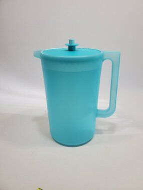 Tupperware Classic 1 Gallon Capacity Pitcher Aqua Teal NEW